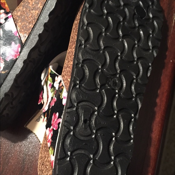 Sandals - Picture 2 of 2